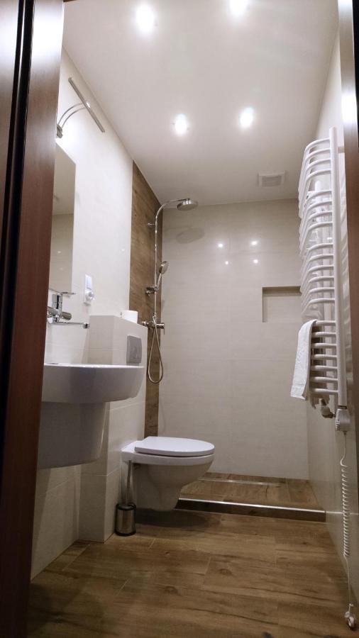 Dom Weselny Wenus Pokoje Hotelowe Przedborz Dış mekan fotoğraf