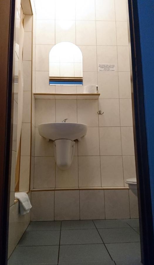 Dom Weselny Wenus Pokoje Hotelowe Przedborz Dış mekan fotoğraf