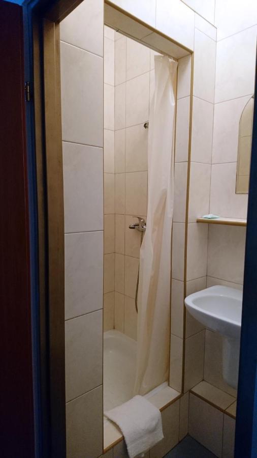 Dom Weselny Wenus Pokoje Hotelowe Przedborz Dış mekan fotoğraf