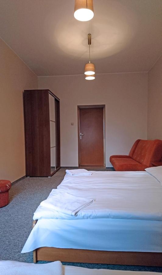 Dom Weselny Wenus Pokoje Hotelowe Przedborz Dış mekan fotoğraf